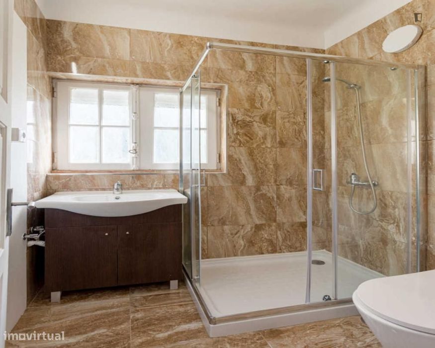 Quarto - localizado em Alvalade Lisbon