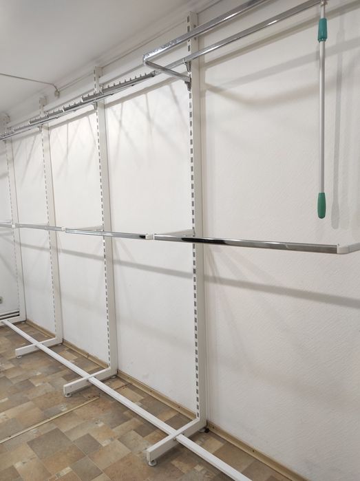 Продам обладнання для магазину одягу