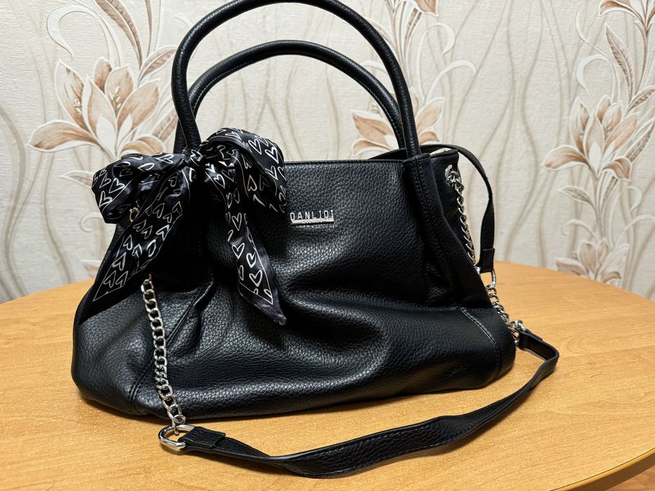 Черная сумка с бантиком