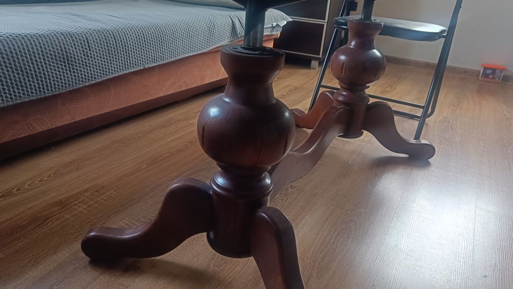 Stół do salonu klasyczny