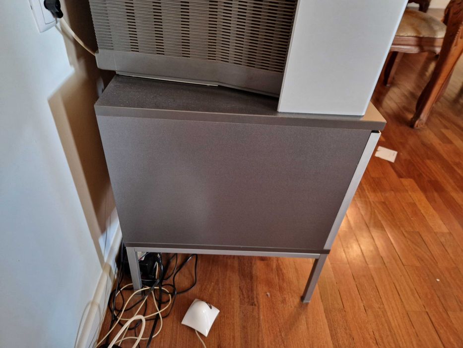 Móvel TV Ikea cinzento com vidro pretos