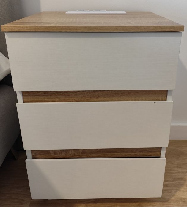 Mesas cabeceira com tomada