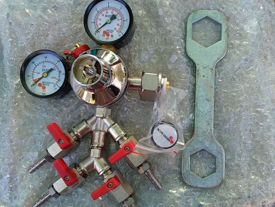 Редуктор углекислотний