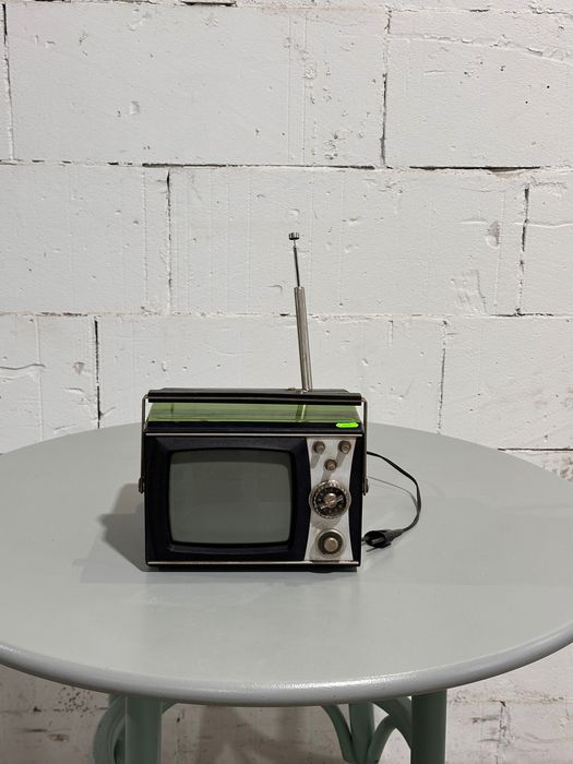 Kolekcjonerski Telewizor Przenośny Šilialis 401D / Shiljalis 401D (PRL / ZSRR, Zielony)