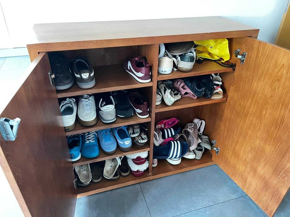 Sapateira em madeira