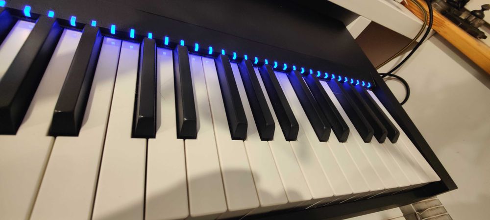 Native Instruments Komplete Kontrol S88 MK2, kontroler MIDI