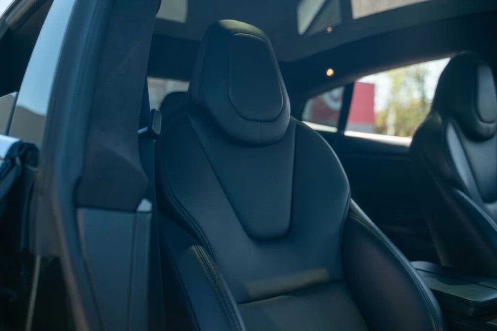 Tesla Model S      2018
