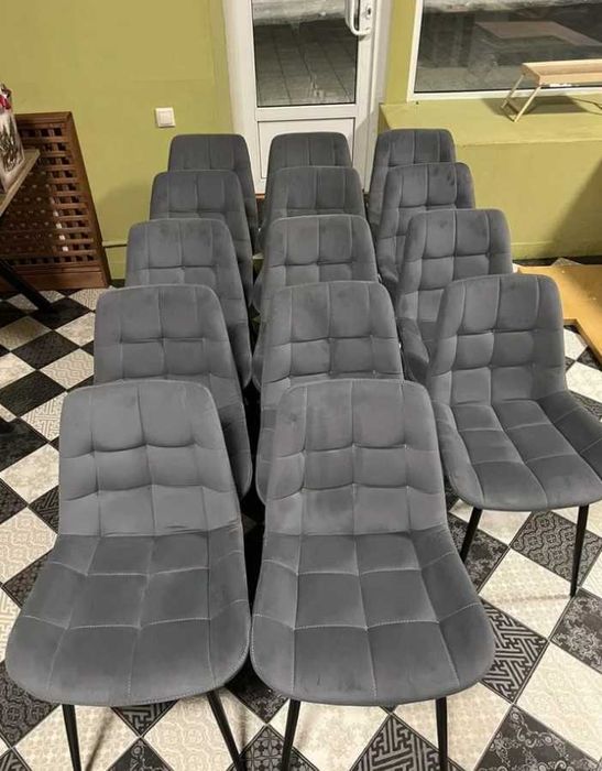 Стулья для кафе  Стулья из микровелюра с металлическим каркасом.