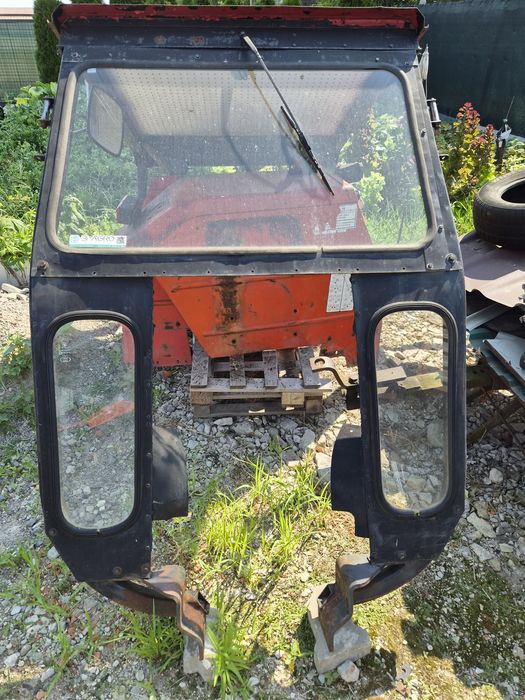 Kabina daszek MF 235
