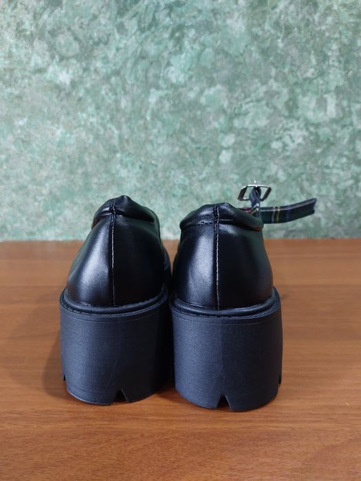 Туфлі в готичному стилі