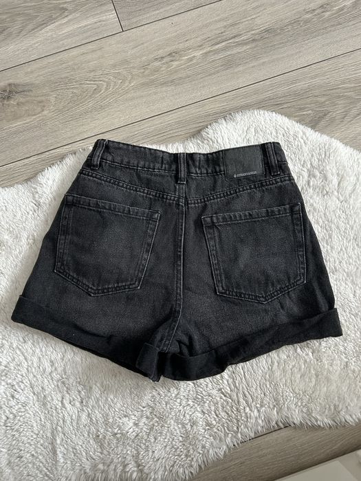 Czarne jeansowe szorty z wysokim stanem Stradivarius rozmiar 36 / S