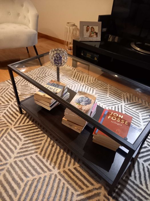 Mesa de centro/sala de estar, com um mês