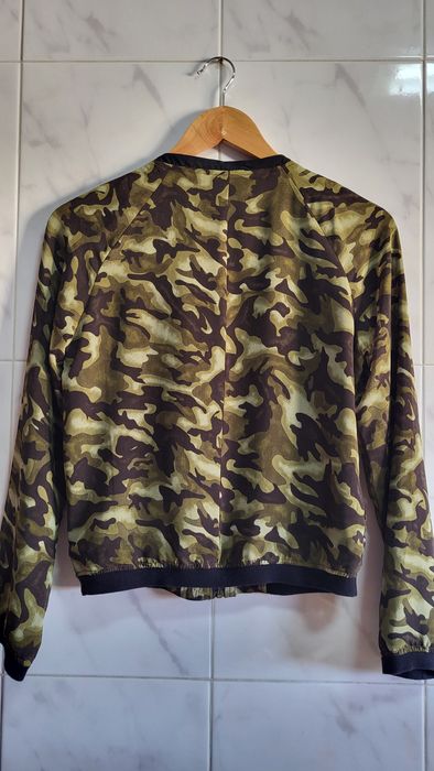 Casaco padrão militar da Bershka  -tam M