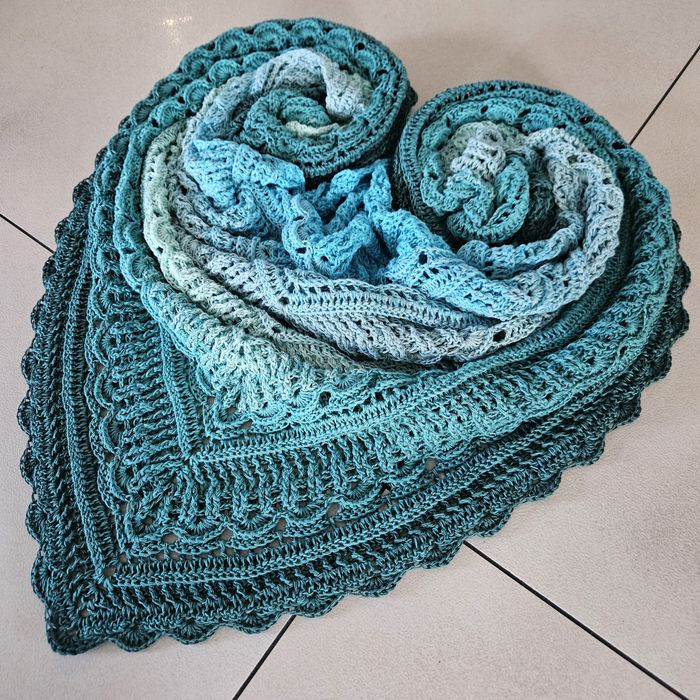 Chusta robiona ręcznie na szydełku rękodzieło Handmade
