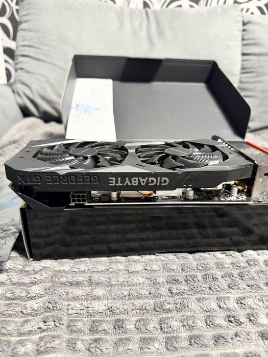 Gigabyte GTX 1650 super 4gb