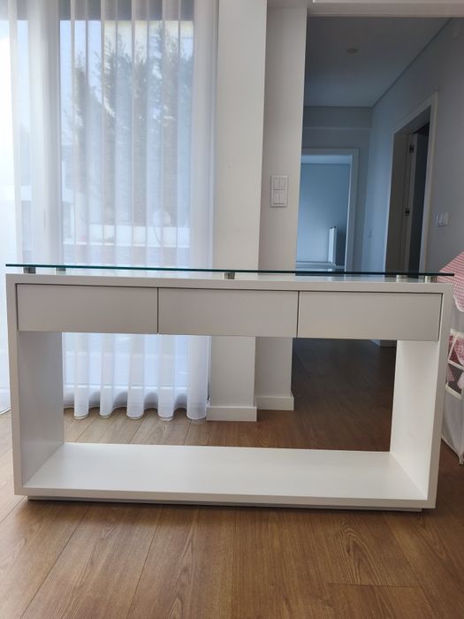 Móvel de entrada lacado branco com vidro