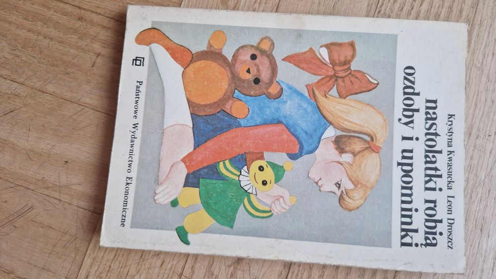 Nastolatki robią ozdoby i upominki Kwasucka, Droszcz