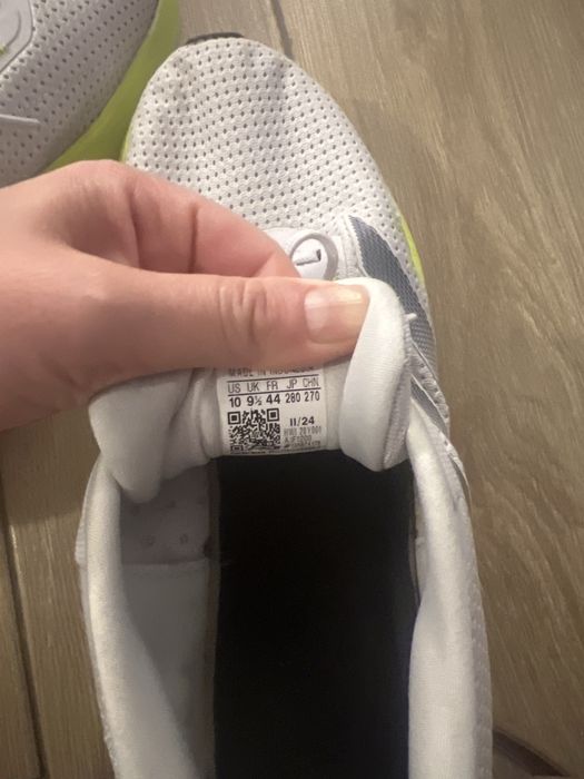 Кросівки adiddas 44 розмір