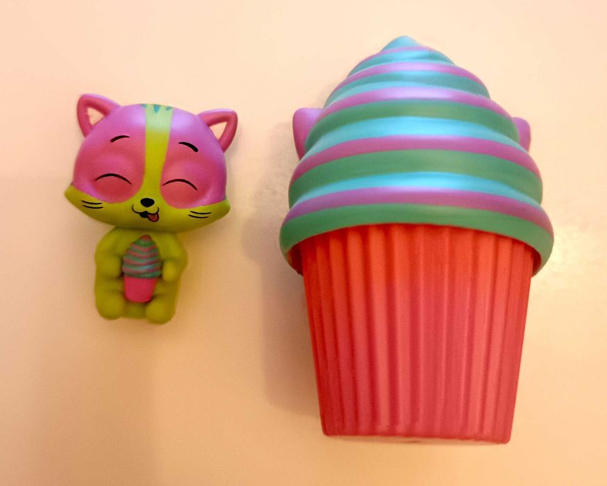 Japońska matrioszka zabawka w kształcie loda z maskotką