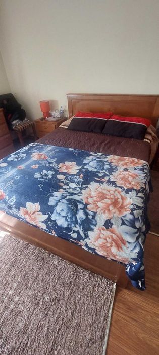 Quarto em castanho