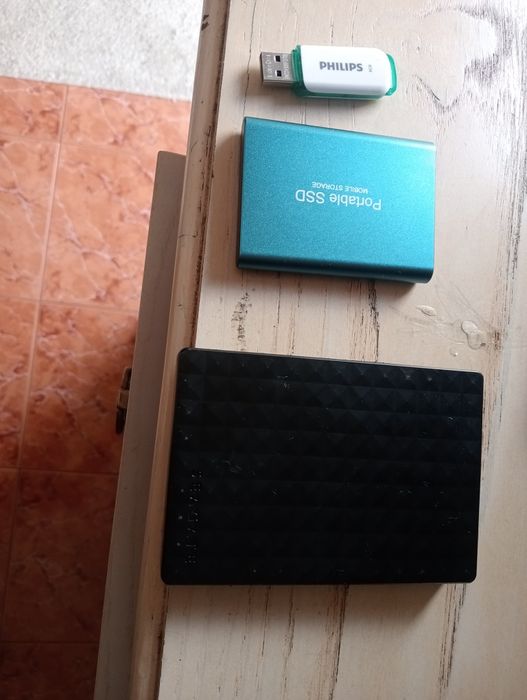 Disco externo 1T+SSD 320G+pendrive 8G