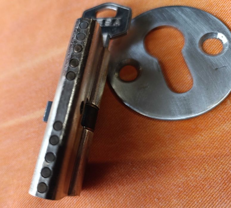 Cilindro Canhão p/ fechadura c/ espelho - Marca TESA