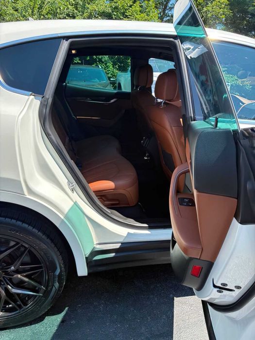 Maserati Levante      2019