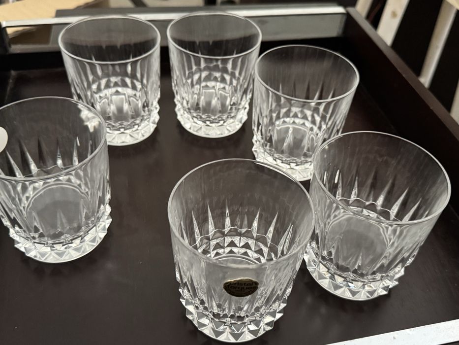 Varias louças para decoraçao  sao novas de exposição