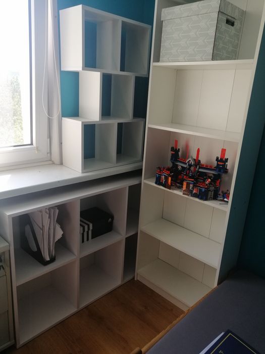 Komplet białych mebli