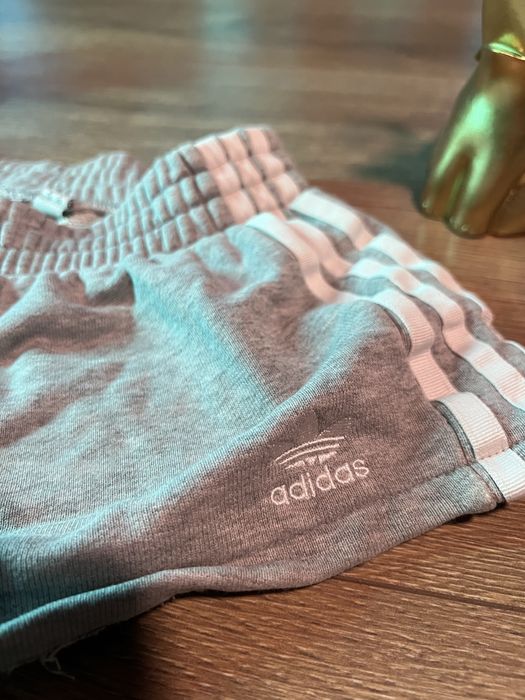 Продам шорти adidas