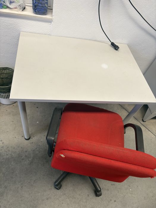 Venda de secretaria e cadeira