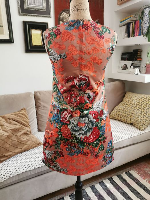 Przepiękna Sukienka wysadzana kamieniami Italy Moda