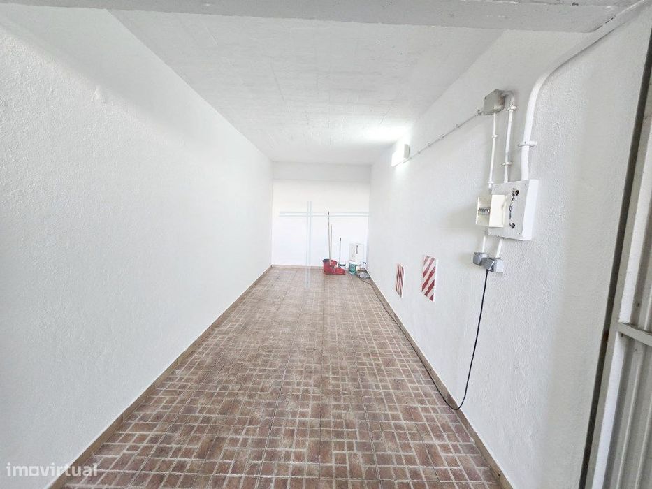 Garagem com 17m2, com capacidade para 1 carro, em zona residencial ...