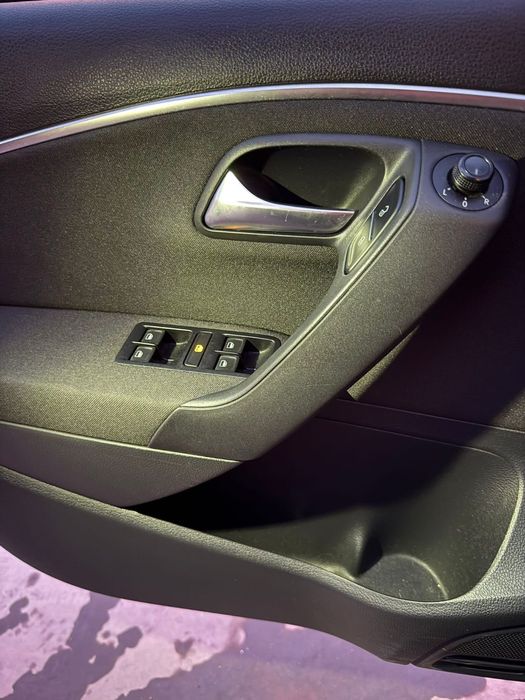 Volkswagen Polo 1.0 Confortline