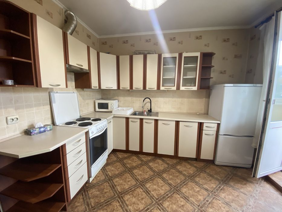 Продам 1 кімнатну Бориспільска 6, метро "Червоний Хутір" 15 хвилин