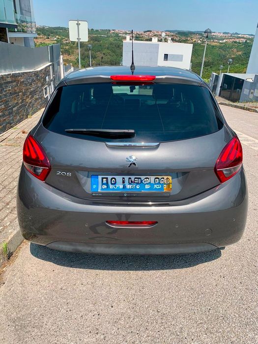 Peugeot 208 signature  poucos kilometros