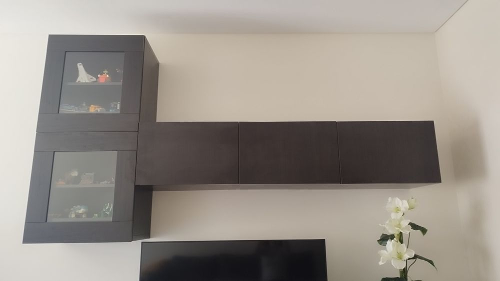 Conjunto de Móveis de Sala (TV + Suspensos)
Título: Conjunto Móveis de Sala IKEA BESTÅ – Castanho-Preto c/ Vidro