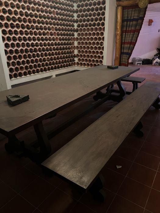 Mesa de  Adega. De. madeira  maciça espetacular