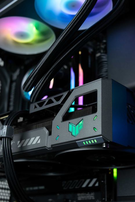 PC Ryzen 7 9700X/RTX 5080/32GB DDR5/2TB