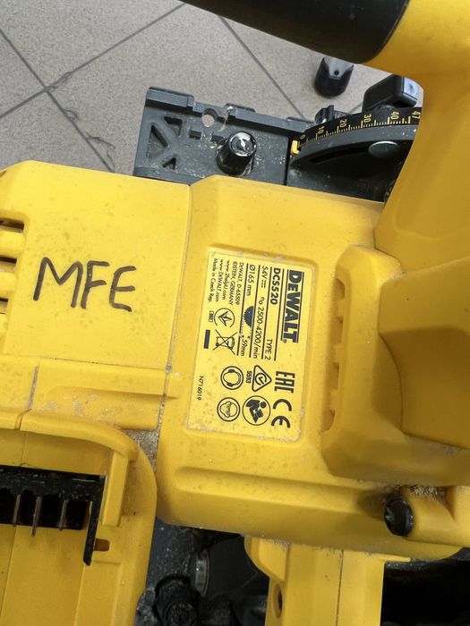 Пила дисковая погружная аккумуляторная DeWALT DCS520NT