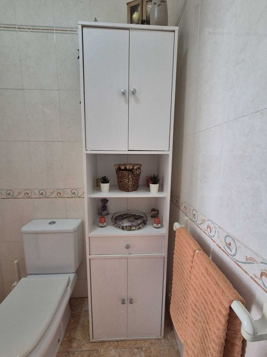 Móvel branco para  WC
