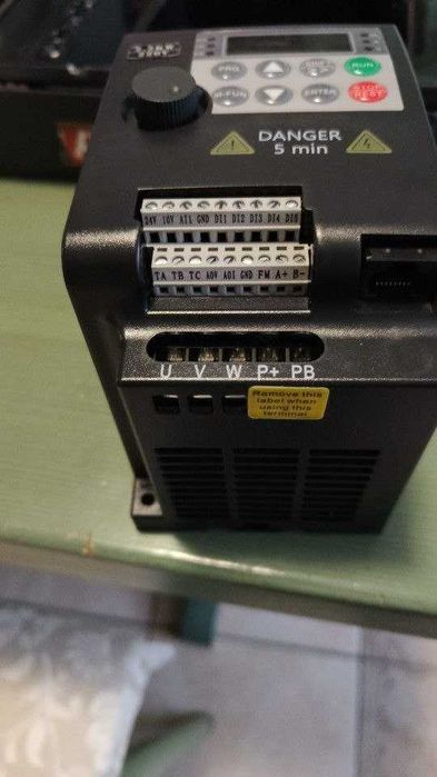 Частотний перетворювач 2,2 кВт 220-380 / 380-380В