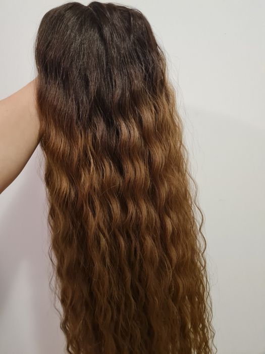 Falowane długie brązowe kręcone włosy peruka lace front
