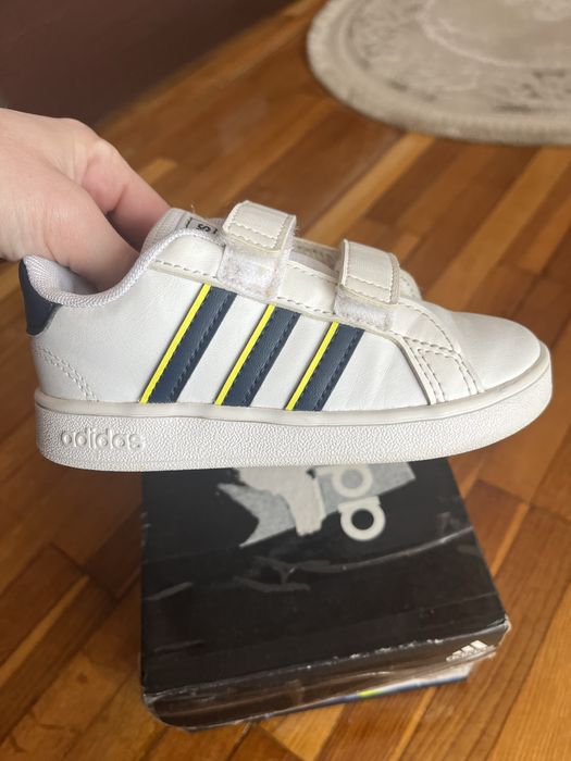кросівки  Adidas