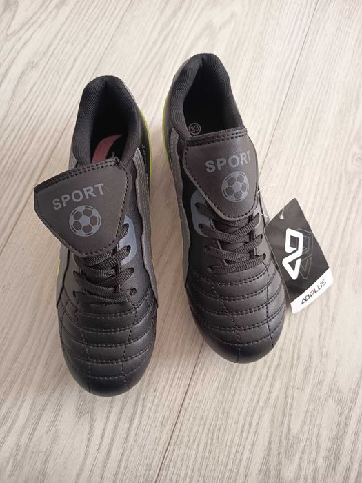 Buty sportowe korki dla chłopca 33