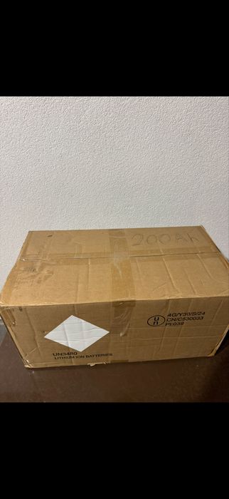 Акумуляторна батарея EASUN LiFePo4 12V 200Ah BMS
