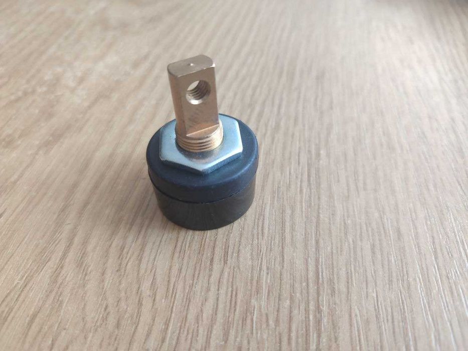 Сварочное байонетное гнездо 10-25 для платы диаметр отверстия 9 мм