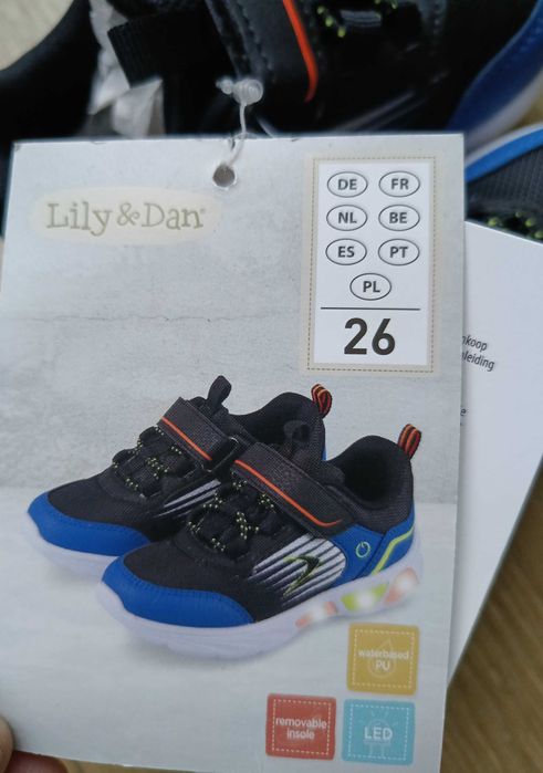 Buty 26 dla dziecka świecące NOWE