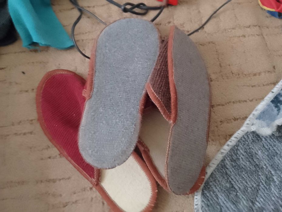 Kapcie 44 rozm 2 sztuk