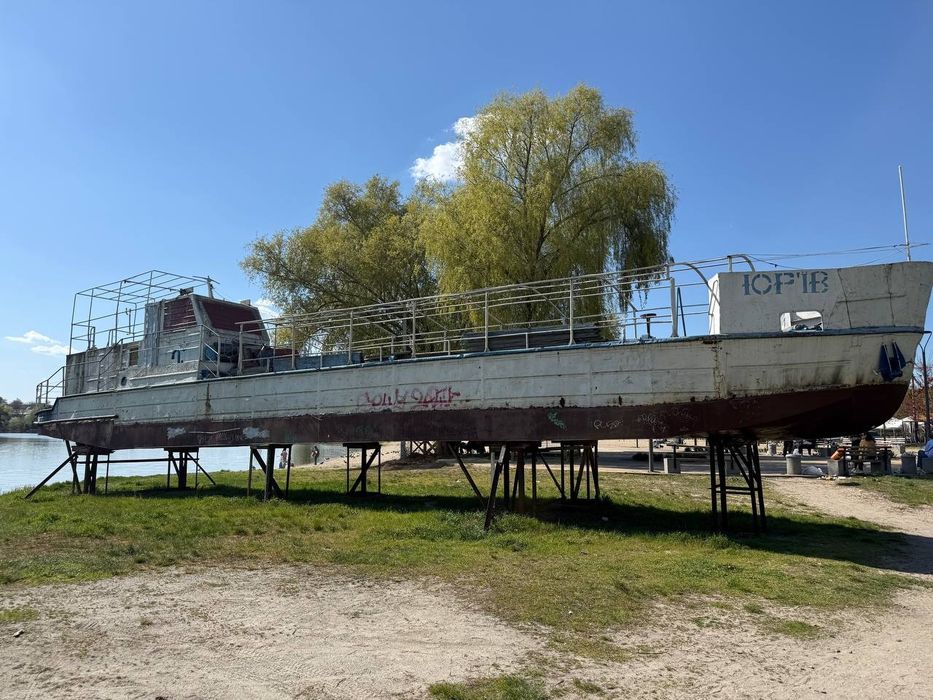 Продам теплохід прогулянковий
